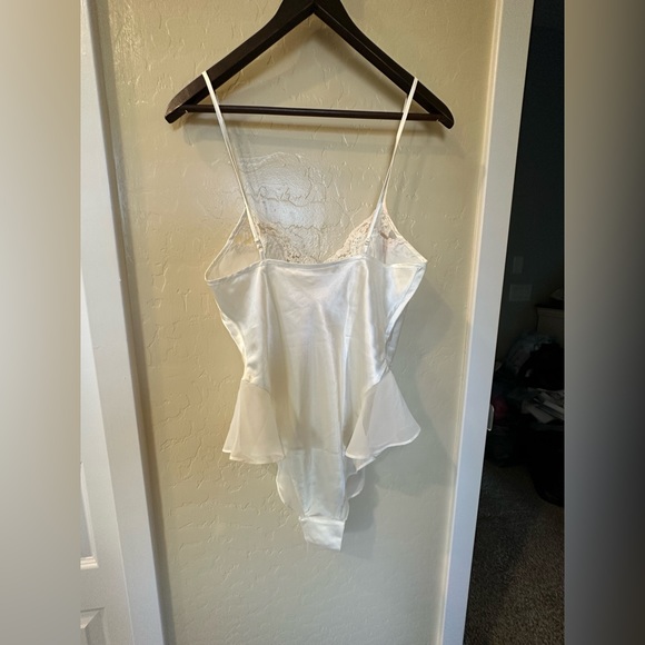 Victoria’s Secret Teddy Ivory Lace Sequins Wedding - Picture 3 of 7